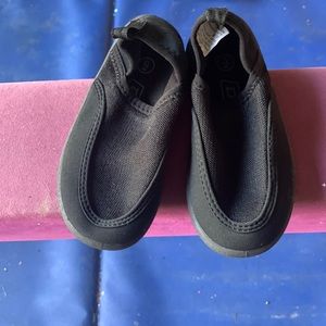 Toddler size 9 black water shoes